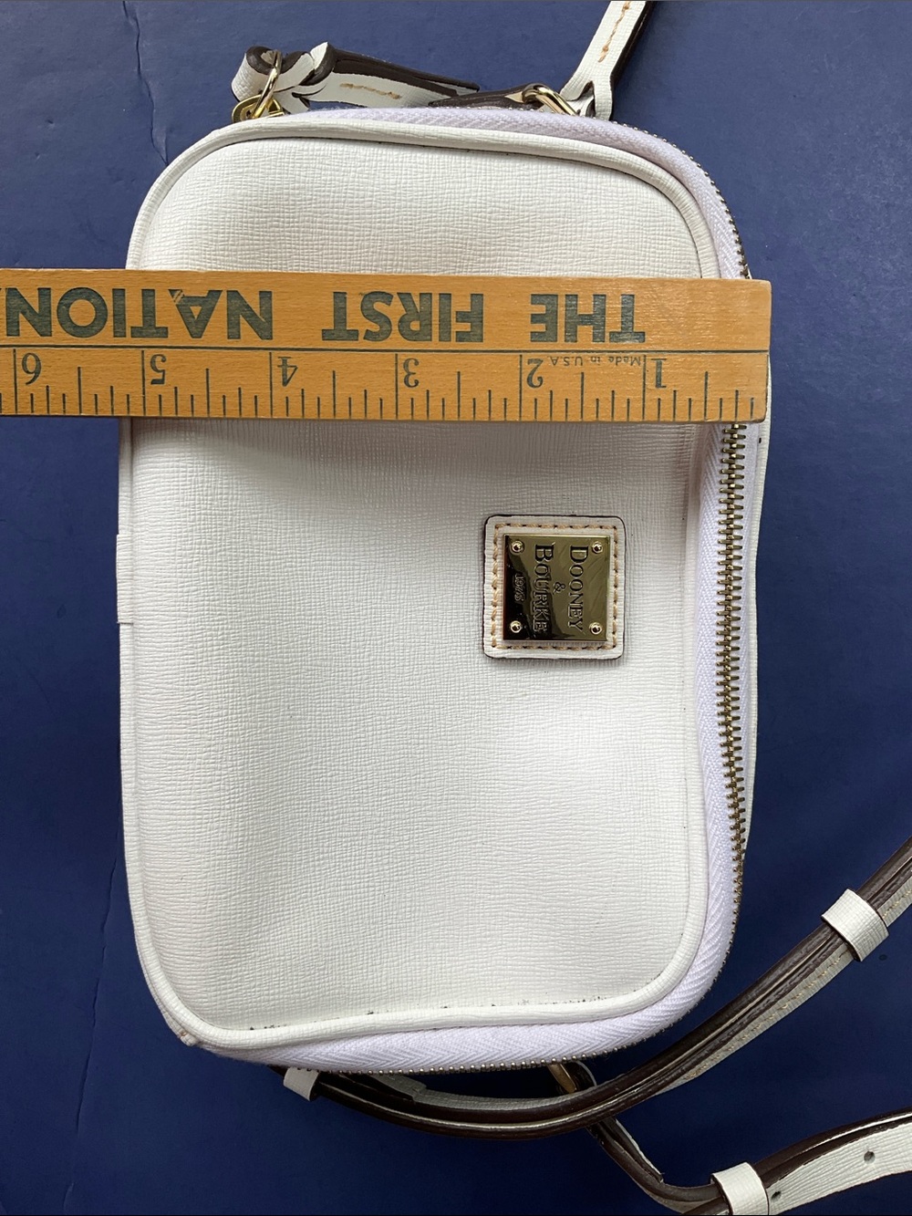 Dooney & Bourke small white purse - Picture 10 of 11